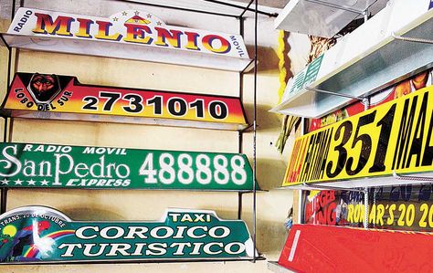 EVIDENCIA. Luminarias para taxis y radiotaxis en un taller de la Av. Kollasuyo, La Paz; se hacen a pedido.
