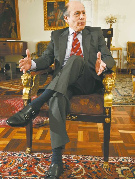 Entrevista. El embajador Chimoy recibió a La Razón en instalaciones de la legación peruana en La Paz.