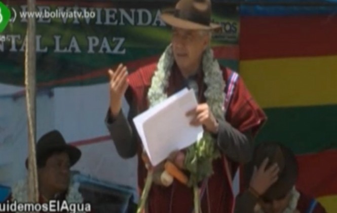 Vicepresidente pide a comunarios invertir en agua para afrontar la larga sequía Vicepresidente pide a comunarios invertir en agua para afrontar la larga sequía
