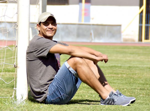 EL CAPITÁN DEL ROJO, EN EL ESTADIO FÉLIX CAPRILES, SU SEGUNDA CASA. DICO SOLÍS