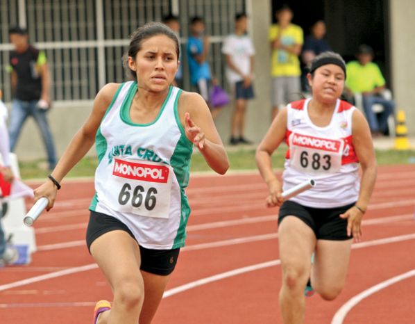 ATLETA CRUCEÑA EN LA PRUEBA DE RELEVOS 4X100. APG
