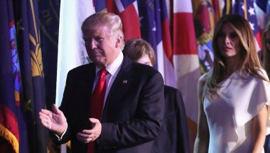 Donald Trump, su esposa Melania y su hijo Barron. (Spencer Platt/Getty Images)