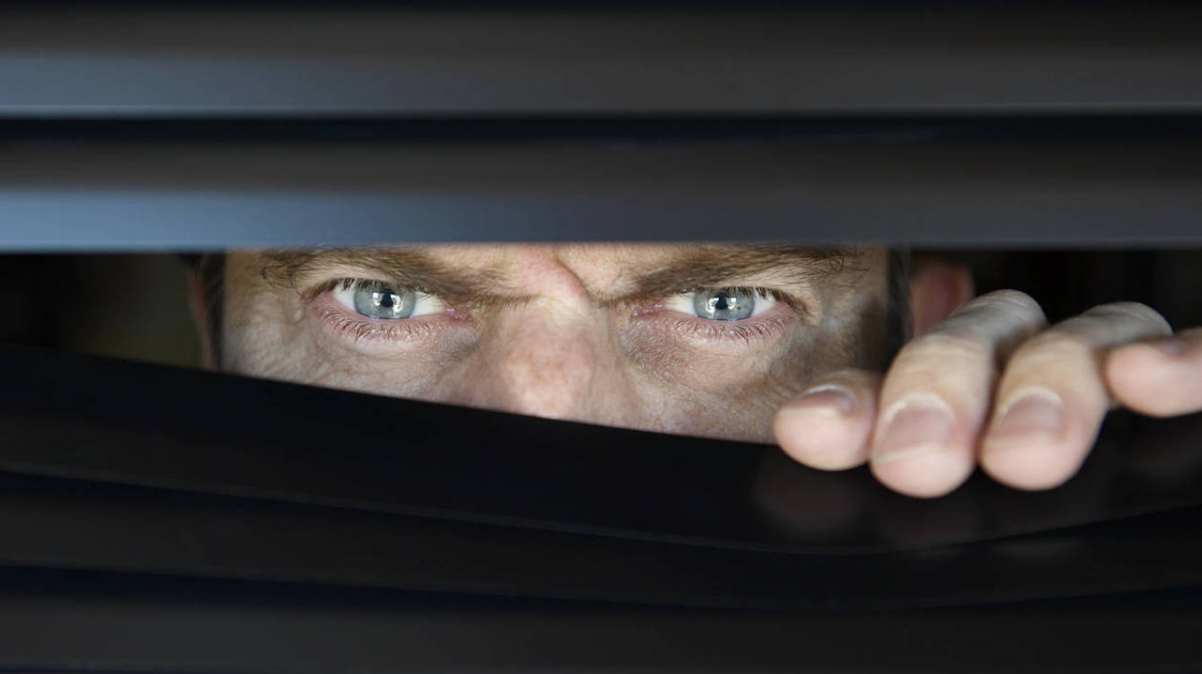 Foto: ¿Quién vigila a los 'voyeurs'? (iStock)