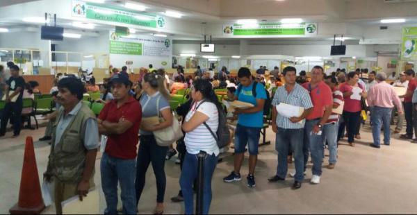 Se espera que entre hoy y el miércoles aumenten las filas de contribuyentes para acogerse al perdonazo