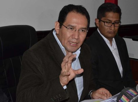 El fiscal general del Estado, Ramiro Guerrero en conferencia de prensa. Foto: ABI