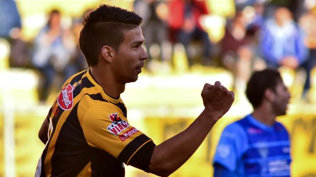 Diego Bejarano, el lateral que no perdona al arco rival eju.tv