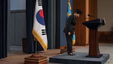 La presidenta de Corea del Sur, Park Geun-hye, ya se ha disculpado en varias ocasiones por su papel en el escándalo. (Ed Jones-Pool/Getty Images)