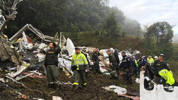 Después. La desgarradora imagen de los restos de la aeronave de la empresa boliviana LaMia. (AP)