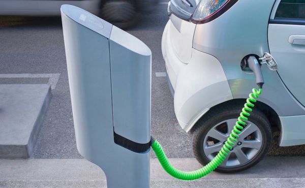 Cuatro grupos de automóviles crearán la mayor red de carga rápida para coches eléctricos en Europa