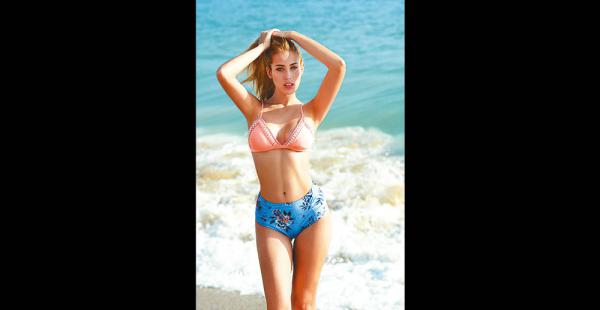 Adry, en una sesión de fotos en Acapulco. Trabaja en México