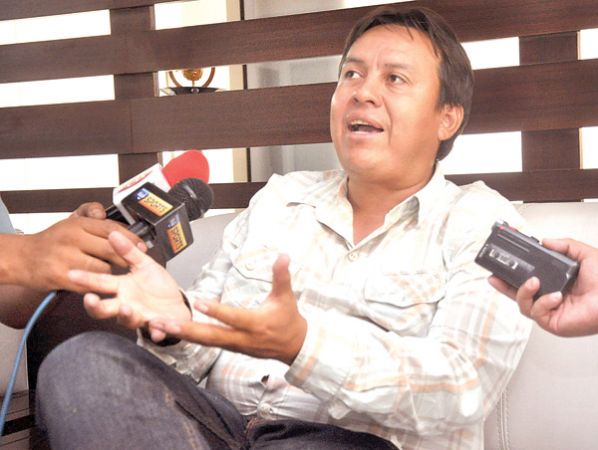 CLIVER ROCHA, TESORERO DE LA FBF, DURANTE UNA RUEDA DE PRENSA EN LA FEDERACIÓN. BENJAMÍN JAMES