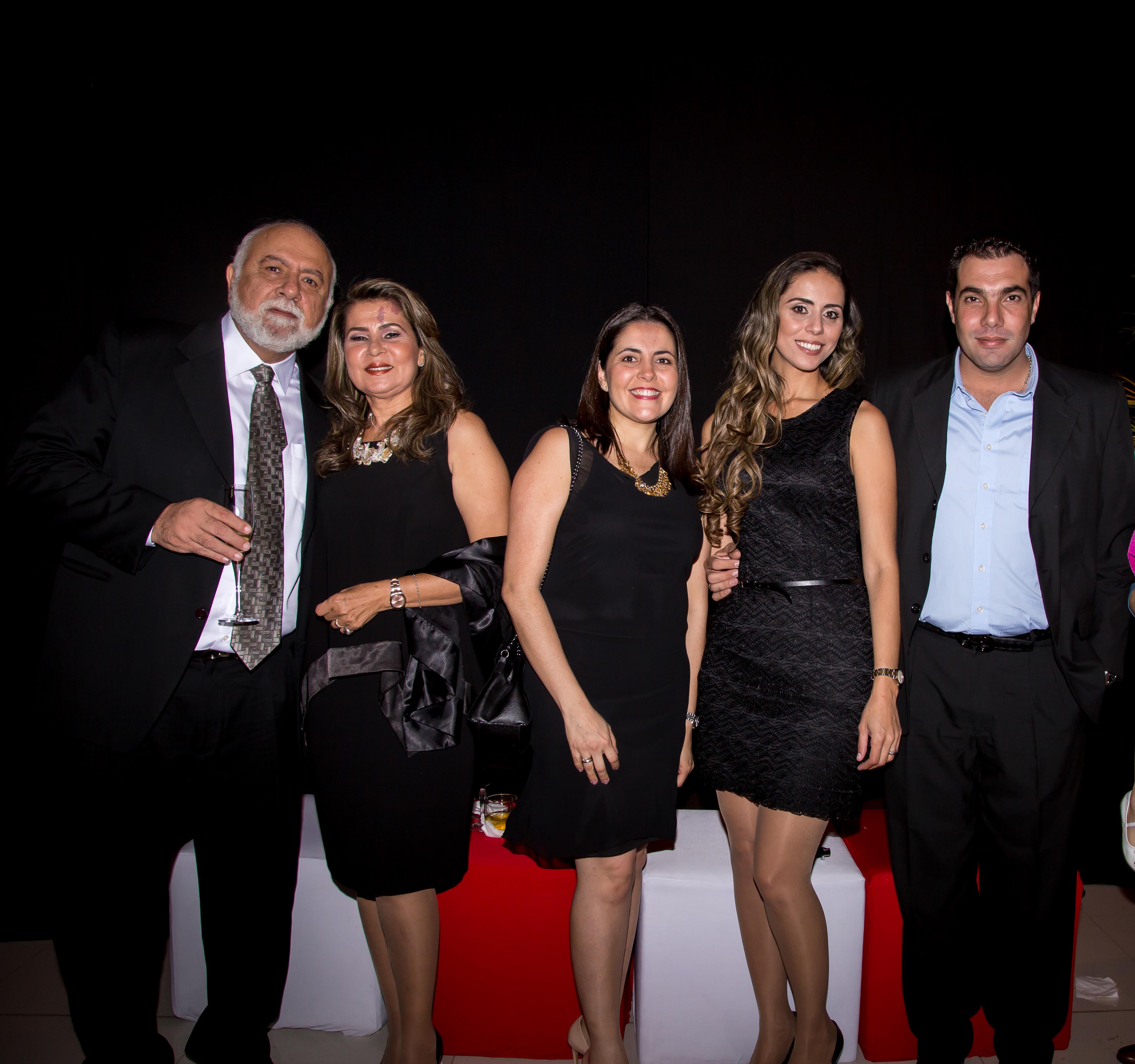 Miguel Majluf, Janiffe Tovías de Majluf, Patricia Marquez, Mayivi Majluf y Javier Salek.
