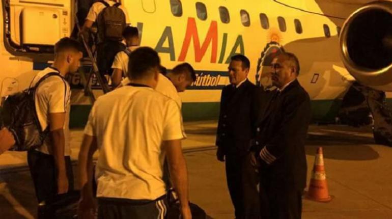 Los jugadores brasileños abordando el avión de LaMia. | Foto archivo | ABI
