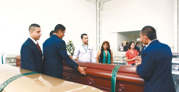 Pesar. Las autoridades colombianas entregaron el cuerpo del copiloto Ovar Goytia. Los restos llegarán hoy a Bolivia