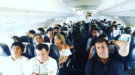 El presidente, Evo Morales, el ministro Quintana y el gobernador Ferrier abordo del avión de LaMia