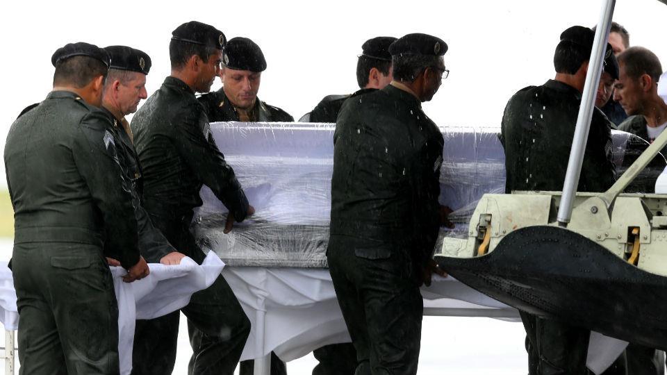 Las imagenes más tristes del velorio de las víctimas de la tragedia aérea. Foto: AP / Reuters, AFP