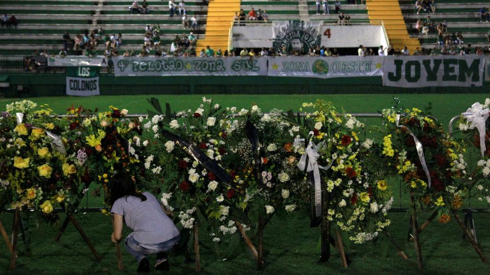 Las imagenes más tristes del velorio de las víctimas de la tragedia aérea. Foto: AP / Reuters, AFP