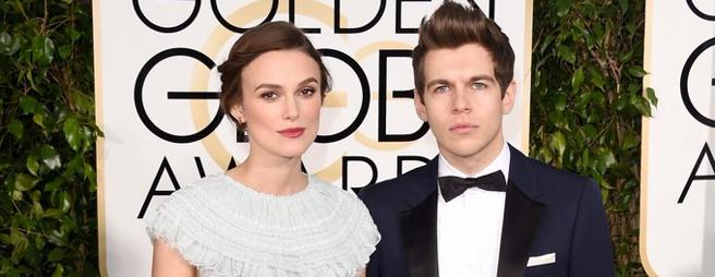 Keira Knightley, de Chanel, y James Righton en la 72 edición de los Globos de Oro