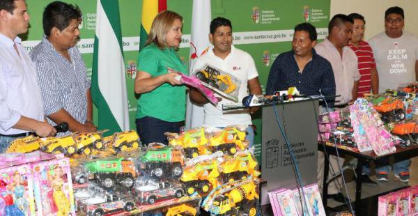 Los comerciantes que donaron más de 1.000 juguetes para que la Gobernación los entregue