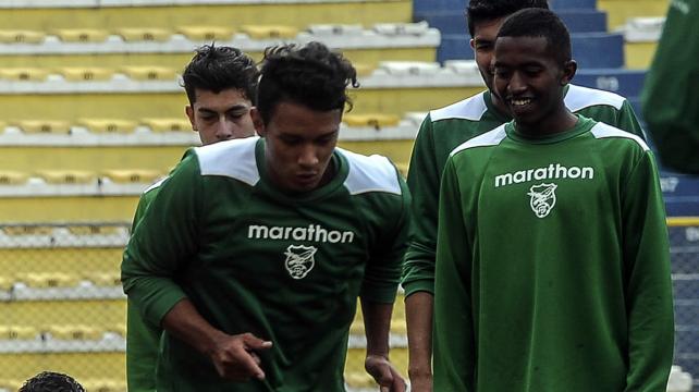 Paúl Burton, en pleno trabajo en la selección. Fue convocado por Julio César Baldivieso para dos microciclos. Foto: Archivo %image_alt%