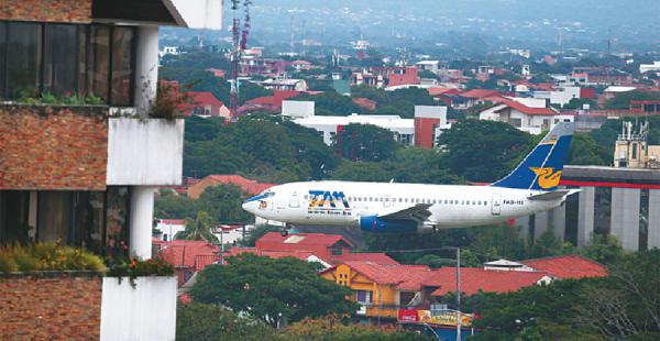 Transporte Aéreo Militar es una de las aerolíneas con mayor tiempo en operación en el país