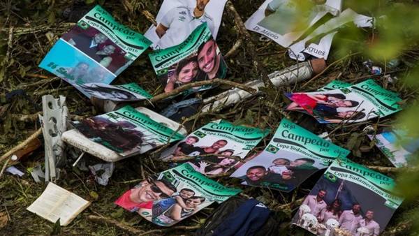 Los carteles que tenía preparados el utilero de Chapecoense.