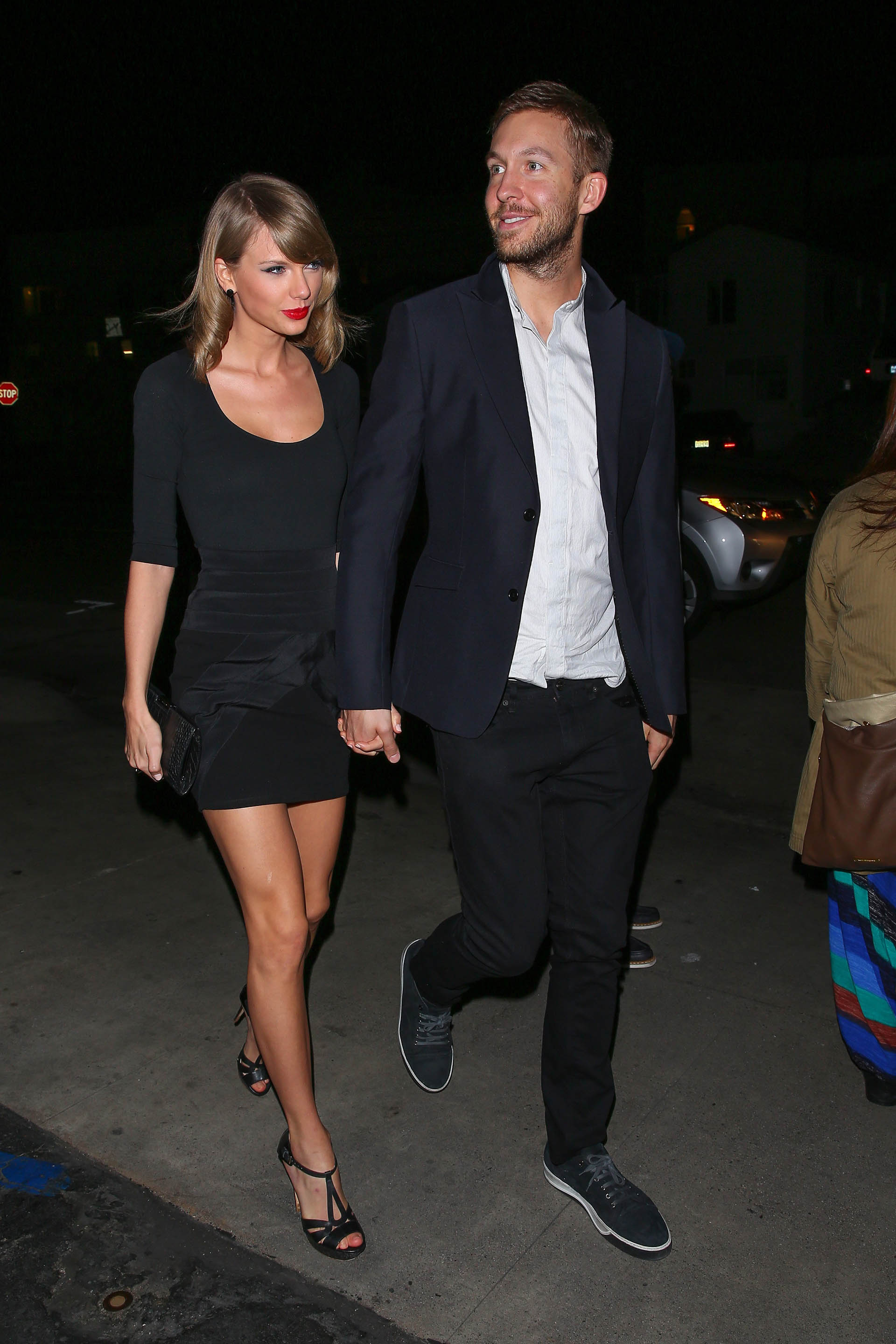 El duelo le duró poco a Taylor Swift. Dos semanas después de terminar su relación con el DJ Calvin Harris, la exitosa estrella del pop fue fotografiada a los besos con el actor Tom Hiddleston.