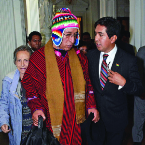 Cusi denuncia trabas en Senado para organizar su defensa legal