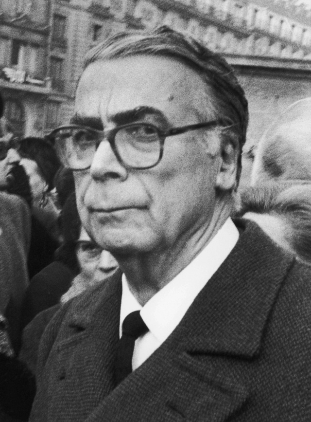 Balenciaga, en el entierro de Coco Chanel. 