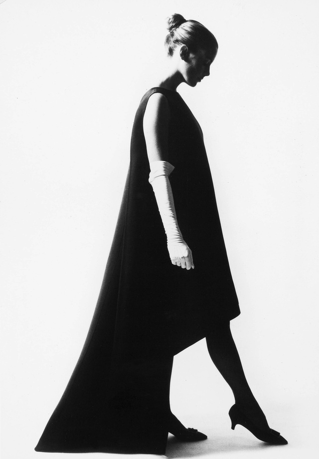 Vestido de Balenciaga, fotografiado por Cecil Beaton en 1967.