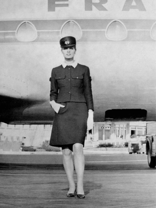 Uniforme para las azafatas de Air France, diseñado por Balenciaga.