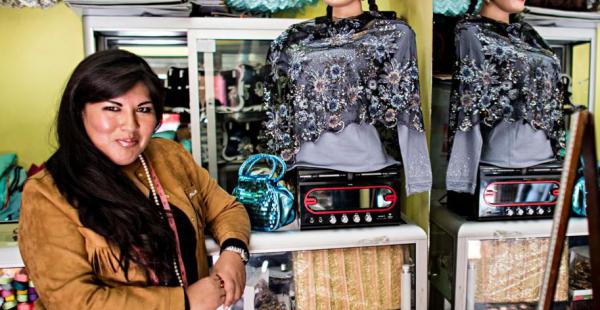La diseñadora boliviana participa de eventos de moda internacionales donde expone sus creaciones