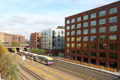 MADERA. El volumen del edificio es simple y se asemeja a las construcciones vecinas (Fotos Ema Peter).