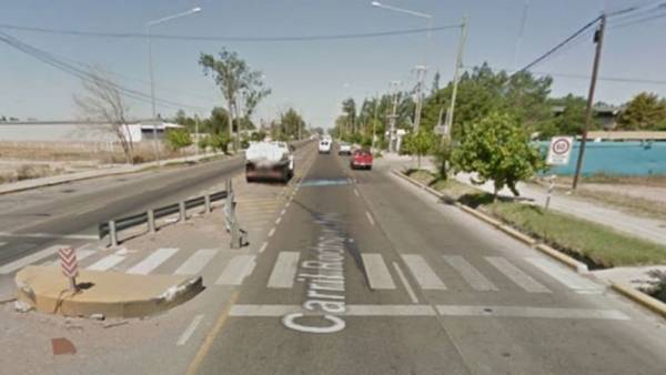 En el cruce peligroso conocido como Carril General Rodríguez una conductora atropelló al agente vial de Mendoza. Google Street View.
