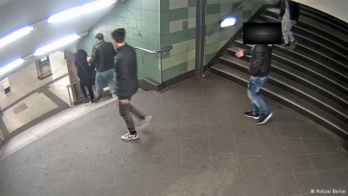 Berlin Überwachungskamera U-Bahn Hermannstraße - Angriff auf Frau (Polizei Berlin)