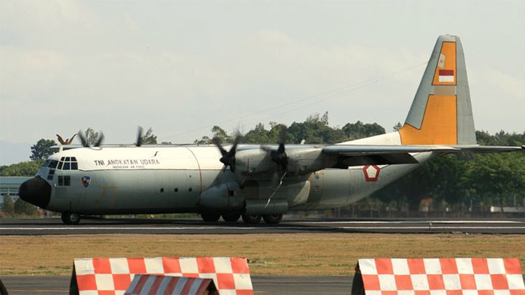 El avión C130 Hércules de la Fuerza Aérea de Indonesia, en el aeropuerto internacional de Adisucipto