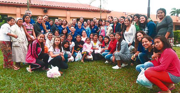 Niñas y monjas recibieron el cariño del ministerio hospitalario CCECO