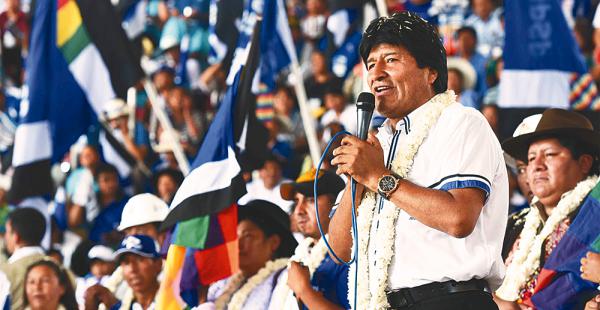 “No tengan miedo (a la derecha).  Si quieren enfrentarnos, que se unan”, desafió Evo Morales