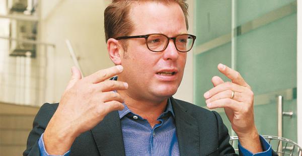 mirada a la historia detrás de la alianza para el progreso Thomas Field Jr. habló sobre los alcances de la cooperación de USAID en Bolivia. Consultó miles de archivos y logró más de 50 entrevistas
