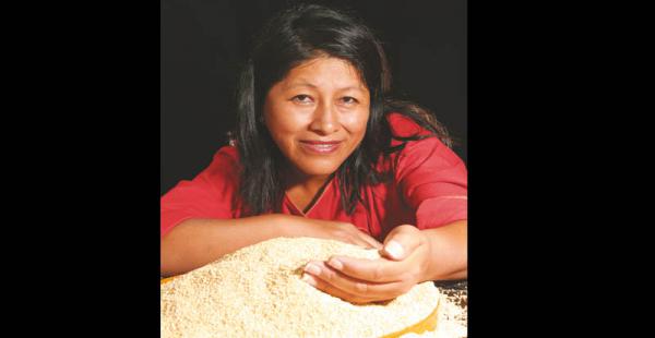boliviana emprendedora   Avanza firme tras nuevos retos Desde la empresa Wara Quinoa Organic Bakery que creó con su esposo hace seis años en EEUU distribuye diversos pasteles y jugos elaborados con quinua. Tiene a  bancos entre sus mayores clientes.  Se a