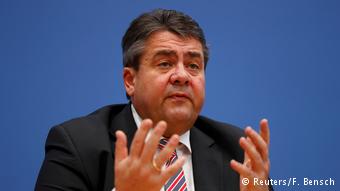Deutschland Sigmar Gabriel Bilanz zur Wirtschaftspolitik 2016 (Reuters/F. Bensch)