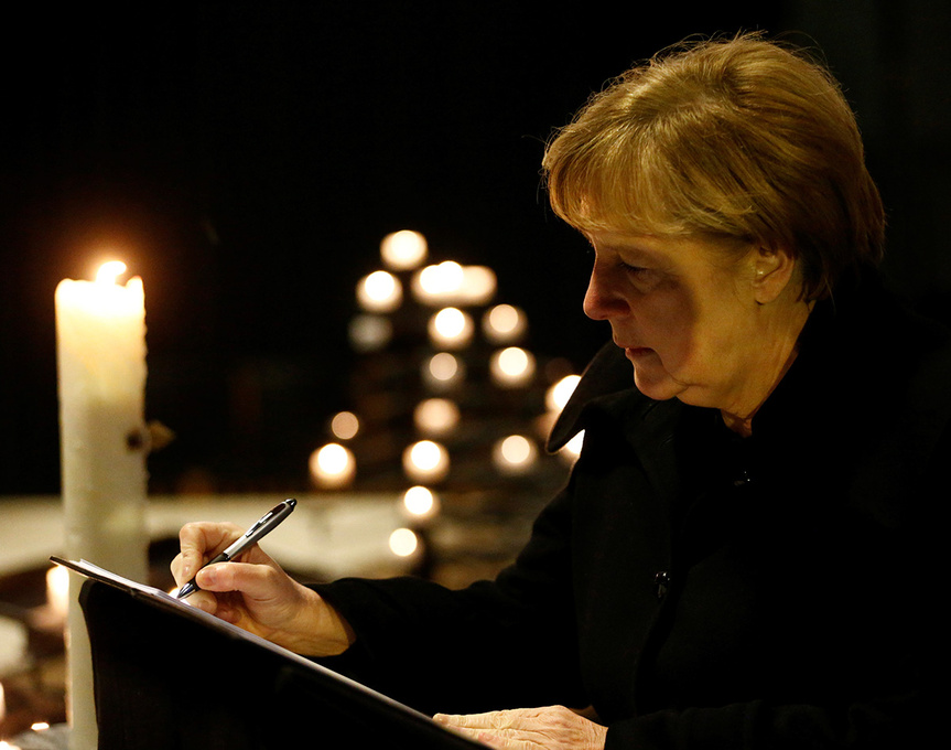Angela Merkel, en el memorial por las víctimas del atentado en Berlín.