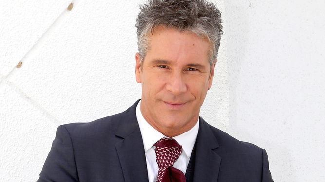 El actor asegura que trató a su compañera con mucho respeto y cariño.