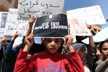 Manifestantes marroquíes protestan tras la muerte de Fatiha.