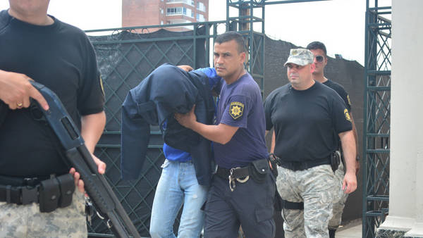 El traslado de Marcos Feruglio tras ser acusado de dos de los cuatro homicidios que conmocionaron Santa Fe. Foto: José Almeida