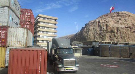Vista general del movimiento comercial en el puerto de Arica-Chile. Foto: Micaela Villa