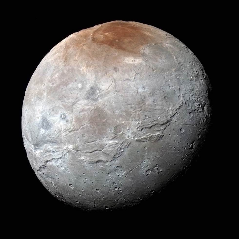Caronte, la luna más grande de Plutón, fotografiada por primera vez en alta resolución por la sonda New Horizonas de Nasa (NASA)