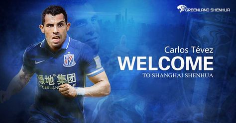 Imagen facilitada por el club que muestra al jugador argentino Carlos Tevez con la camiseta de su nuevo equipo, el Shanghai Shenhua.