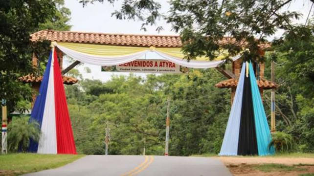 Esta es la entrada de Atyrá, pueblo de donde saldrán los competidores del Dakar. Foto: El Comercio %image_alt%