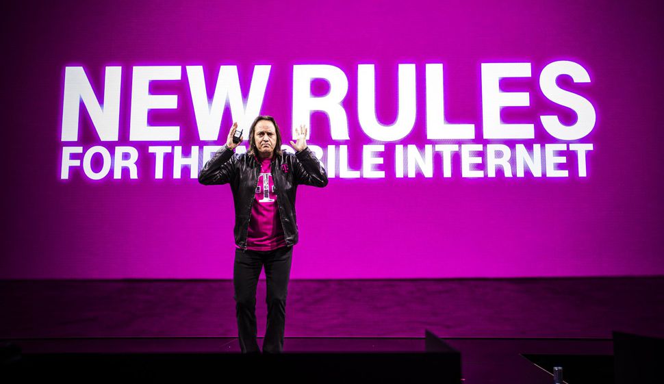 ces-2017-tmobile-t-mobile-john-legere-9635.jpg